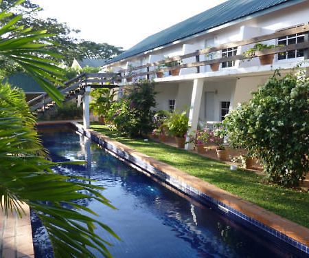 Summerland Suites Bon Accord Village ภายนอก รูปภาพ