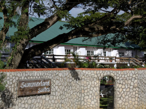 Summerland Suites Bon Accord Village ภายนอก รูปภาพ